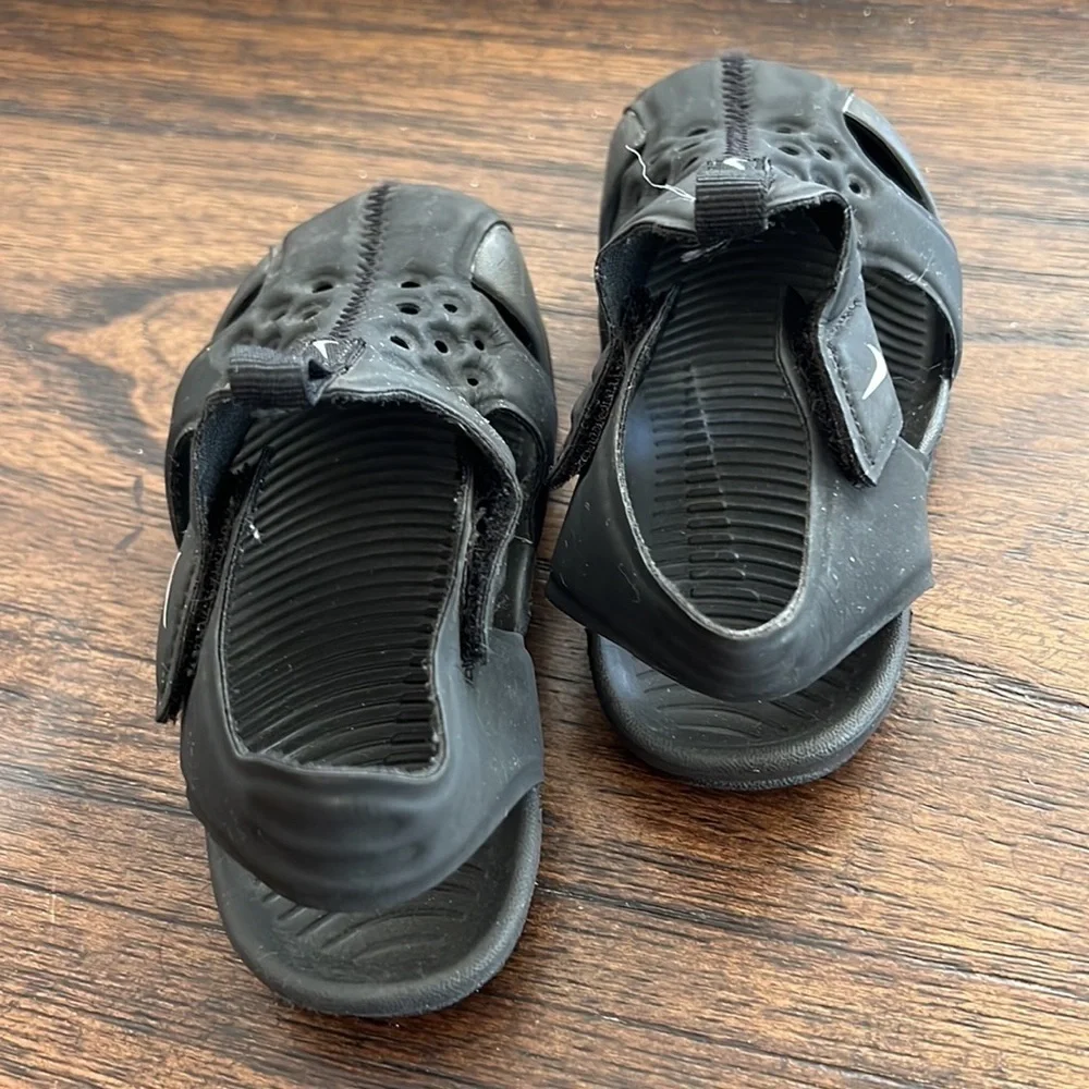 Nike Sunray Protect 2 | color black | size 8c